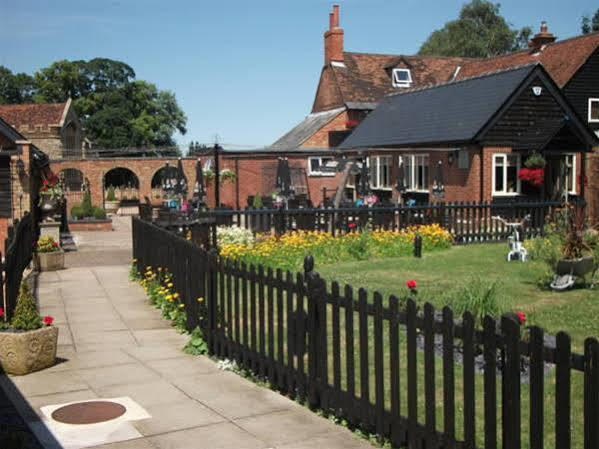 The Knife & Cleaver Houghton Conquest Exterior foto
